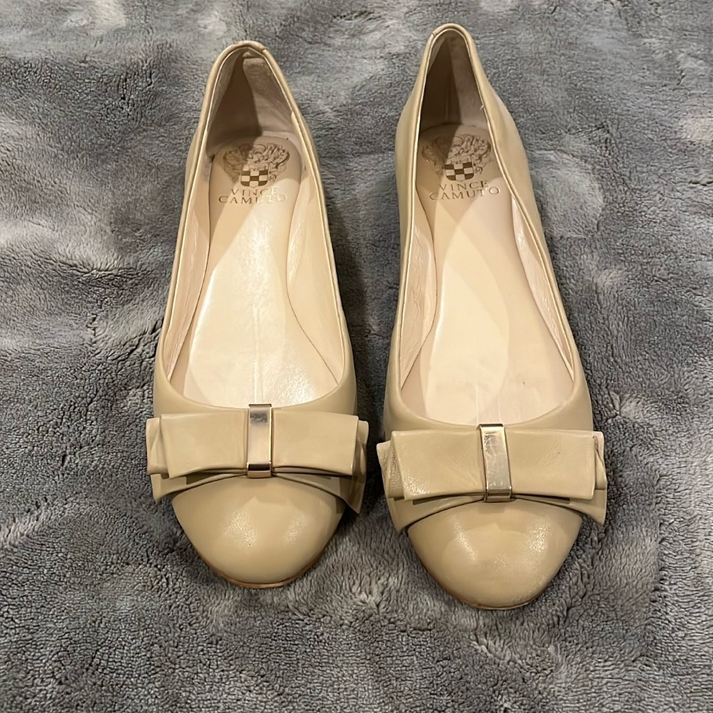 Vince Camuto nude bow flats